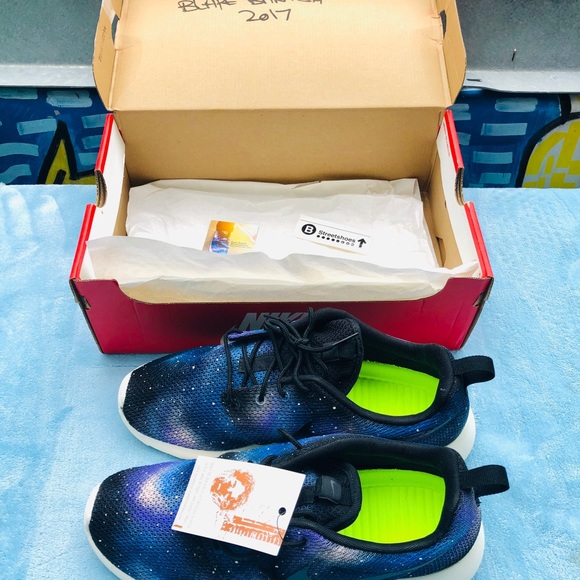 NIKE ROSHE ONE GALAXY SNEAKERS - Picture 2 of 4